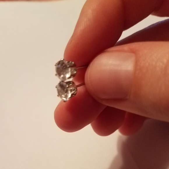 Beautiful Crystal stud earrings!! - Picture 7 of 8